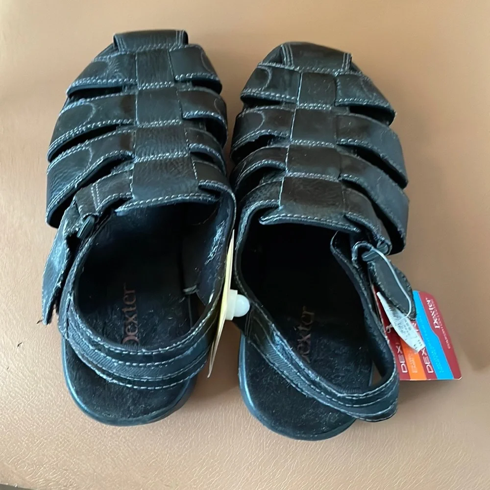 DEXTER BLACK LEATHER FISHERMAN SANDALS MEN’s SIZE 7W HOOK - N LOOP CLOSURE NWT